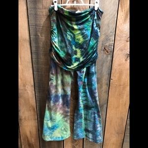 Zenana Signature maternity pant. Super comfy tie died-bell bottom leg. Large